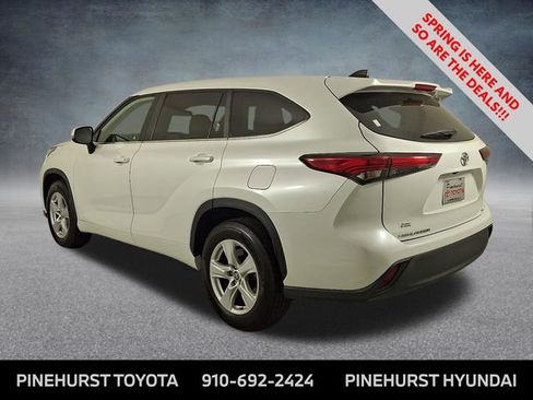 Used 2023 Toyota Highlander LE image 5