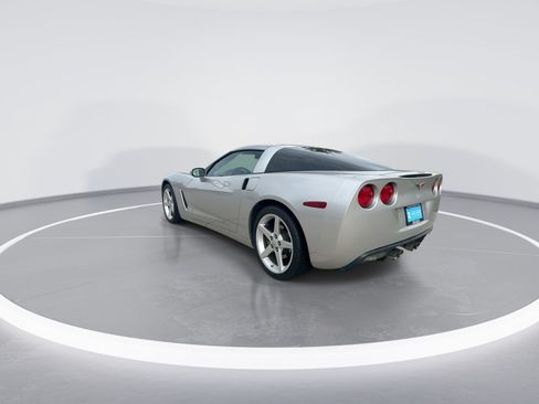 Used 2006 Chevrolet Corvette Coupe w/ Preferred Equipment Group RWD image 6