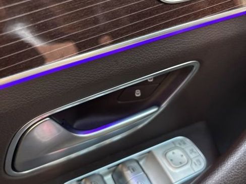 Used 2022 Mercedes-Benz GLS 450 4MATIC image 17