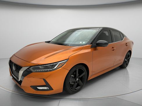 Used 2022 Nissan Sentra SR w/ SR Premium Package FWD image 3