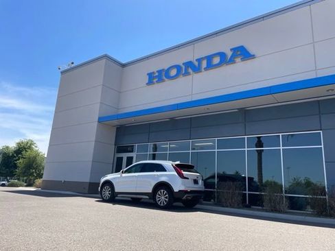 Used 2019 Cadillac XT4 Premium Luxury w/ Cold Weather Package FWD image 19