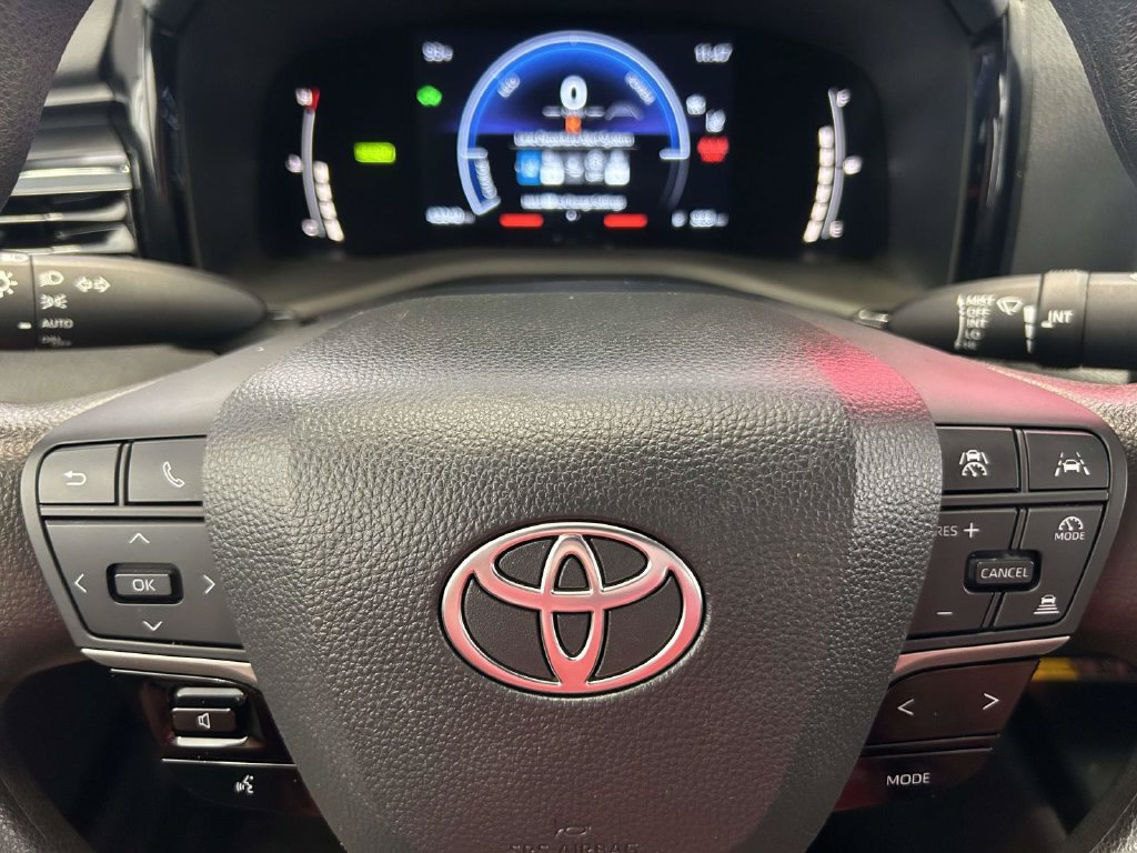 Certified 2025 Toyota Camry LE FWD image 28