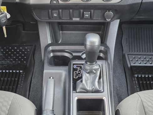 Used 2022 Toyota Tacoma SR w/ SR Convenience Package image 16