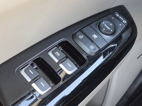 Used 2022 Kia Sportage SX FWD image 12