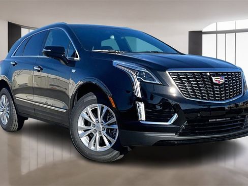 New 2026 Cadillac XT5 Luxury image 2