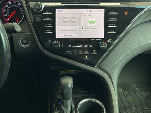Used 2020 Toyota Camry XSE FWD image 9