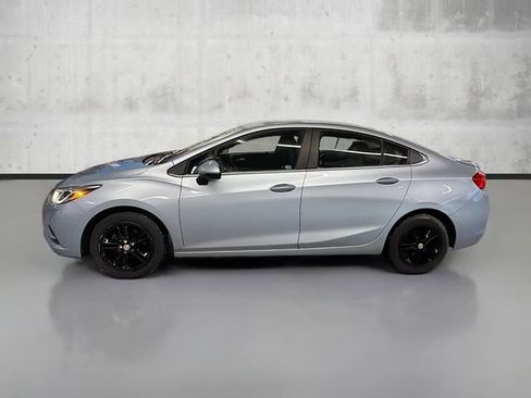 Used 2017 Chevrolet Cruze LT image 8