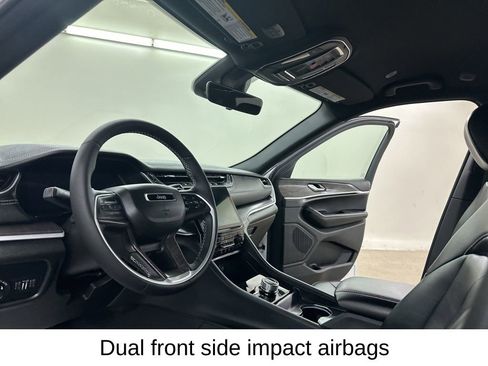 Used 2025 Jeep Grand Cherokee Limited image 31