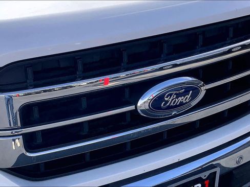 Used 2021 Ford F150 Lariat w/ Trailer Tow Package image 29