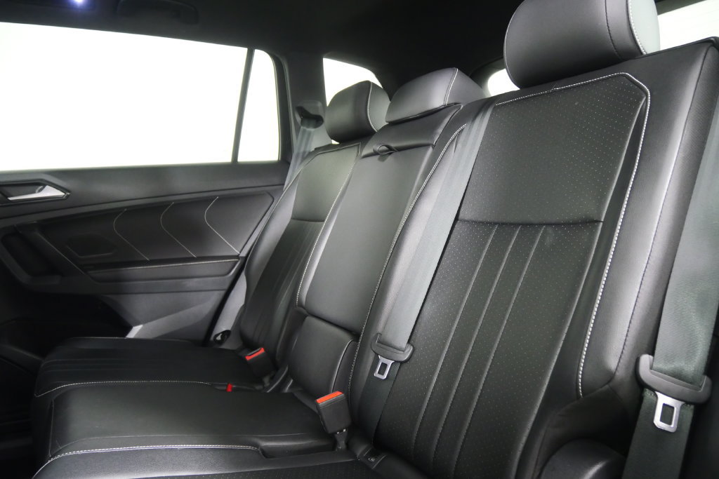 Used 2023 Volkswagen Tiguan SE R-Line FWD image 16