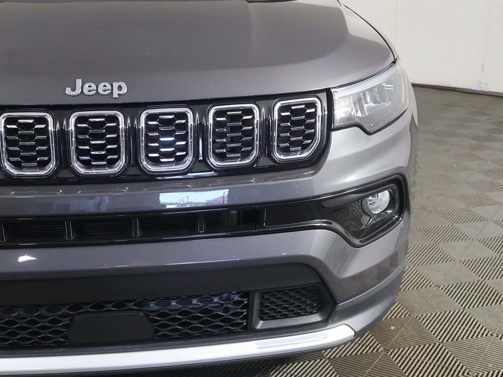 Used 2024 Jeep Compass Limited AWD/4WD image 13