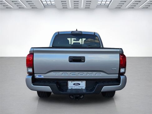 Used 2018 Toyota Tacoma TRD Sport image 6