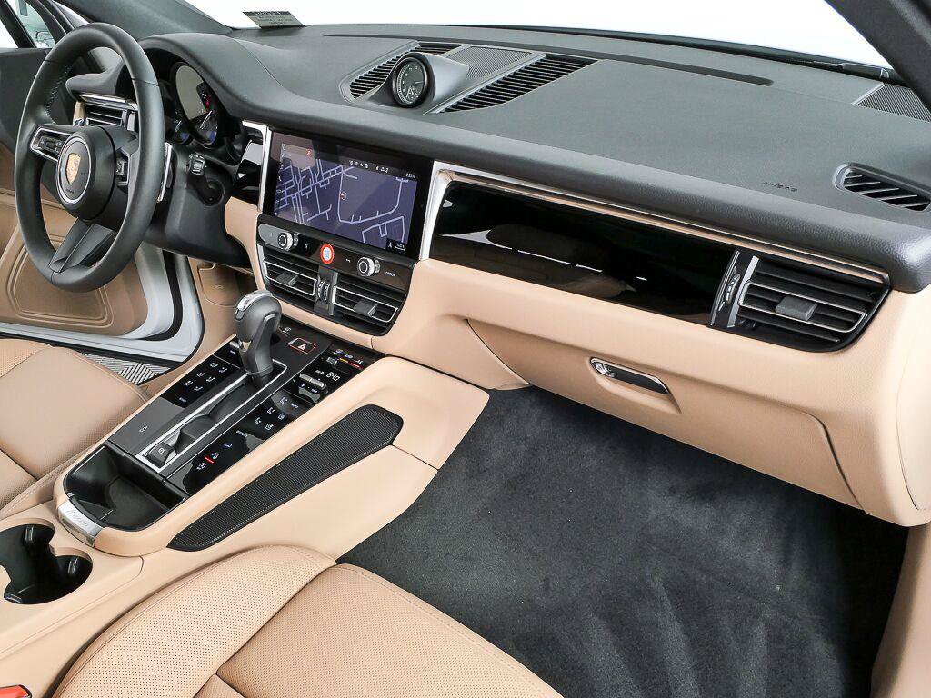Certified 2026 Porsche Macan AWD/4WD image 23