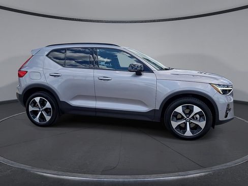 Certified 2026 Volvo XC40 B5 Plus AWD/4WD image 6