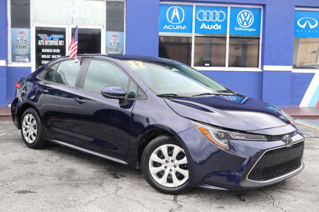 Used 2022 Toyota Corolla LE FWD image 2
