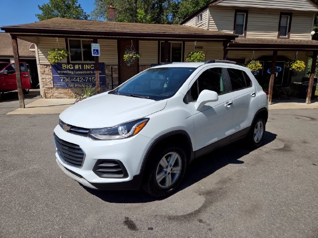 Used 2019 Chevrolet Trax LT w/ LT Convenience Package AWD/4WD image 2