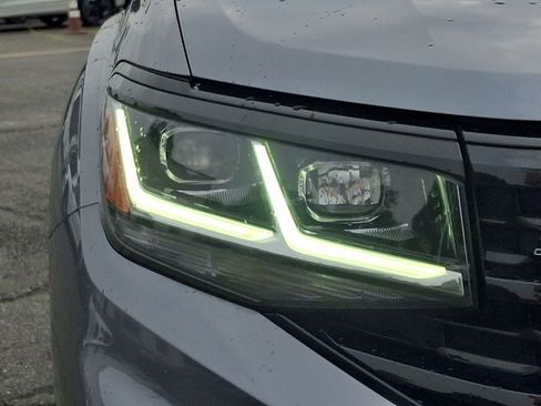 Certified 2023 Volkswagen Atlas SEL R-Line AWD/4WD image 9