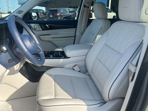 Used 2025 Buick Enclave Avenir w/ Super Cruise Package FWD image 16