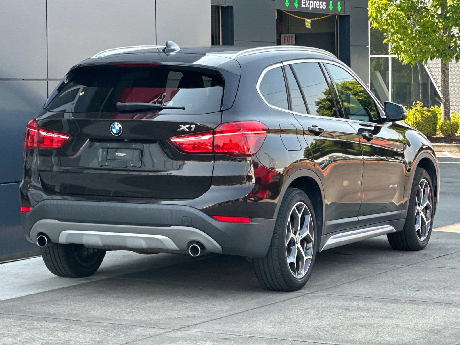 Used 2018 BMW X1 xDrive28i AWD/4WD image 3
