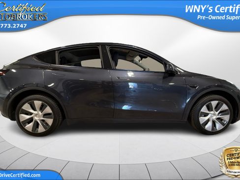 Used 2024 Tesla Model Y Long Range RWD image 5