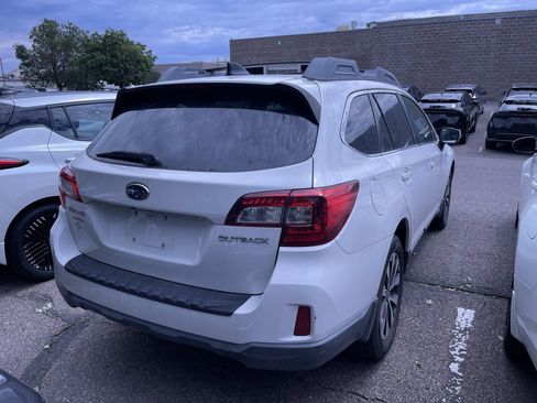 Used 2016 Subaru Outback 2.5i Limited AWD/4WD image 3