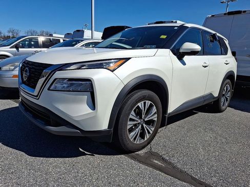 Used 2021 Nissan Rogue SV image 3