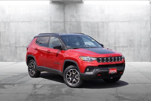 Used 2025 Jeep Compass Trailhawk AWD/4WD image 2