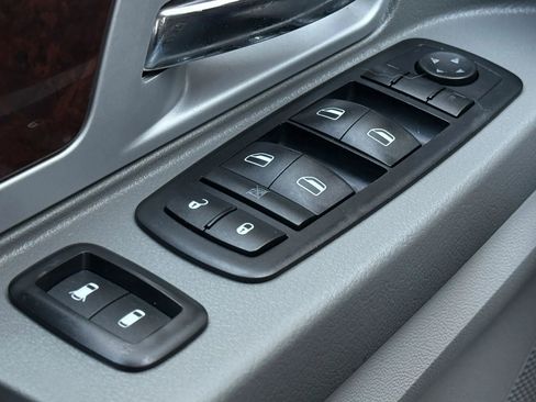 Used 2010 Chrysler Town & Country Touring image 20