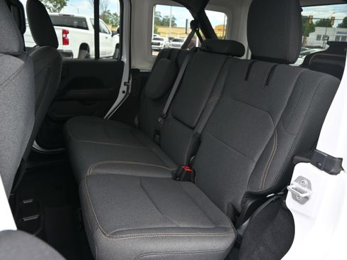 Used 2025 Jeep Wrangler Unlimited Sahara AWD/4WD image 31