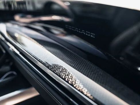 Used 2025 Cadillac Escalade ESV V image 9