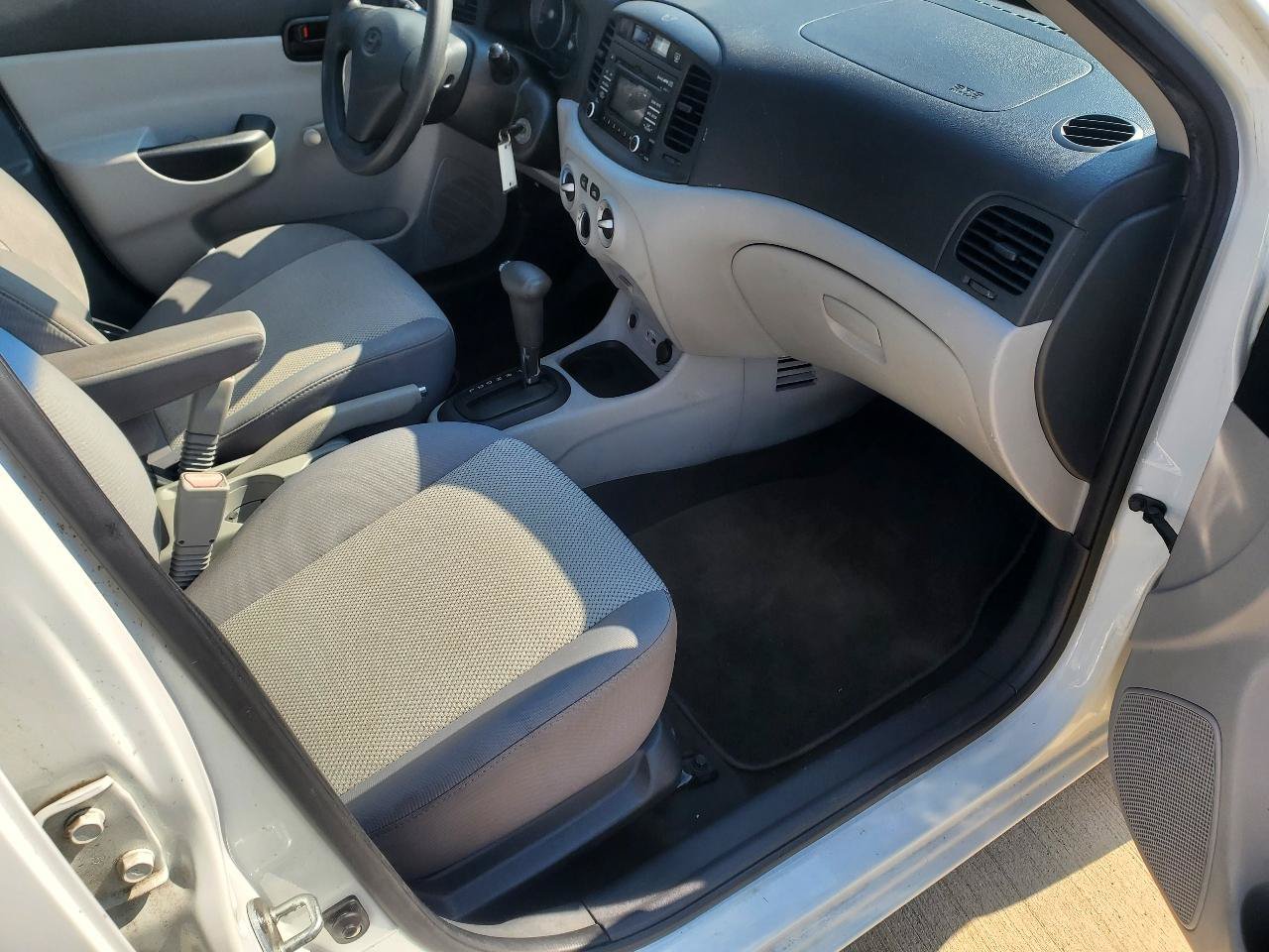 Used 2011 Hyundai Accent GLS FWD image 5