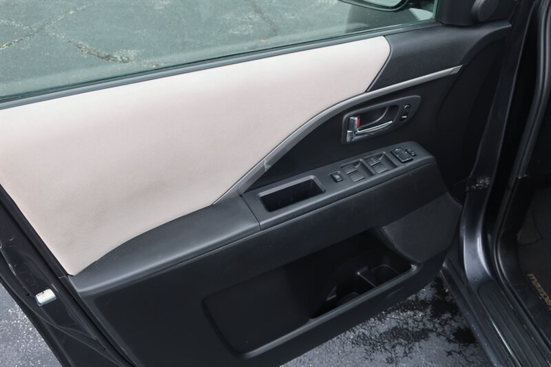Used 2014 MAZDA MAZDA5 Sport FWD image 12
