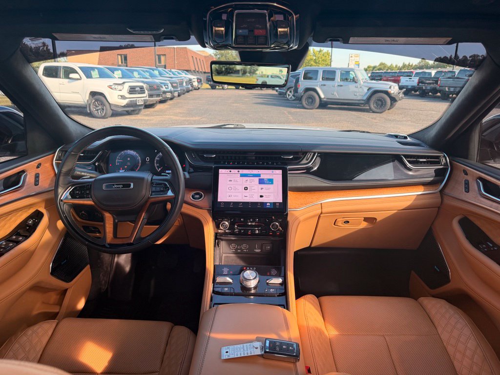 Used 2023 Jeep Grand Cherokee L Summit AWD/4WD image 30