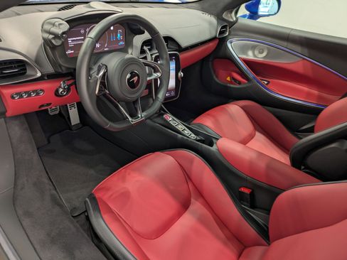 Used 2023 McLaren Artura image 7