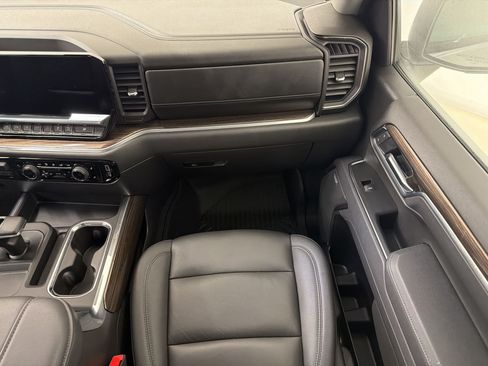 Used 2025 Chevrolet Silverado 1500 LT Trail Boss w/ LT Trail Boss Premium Package AWD/4WD image 27
