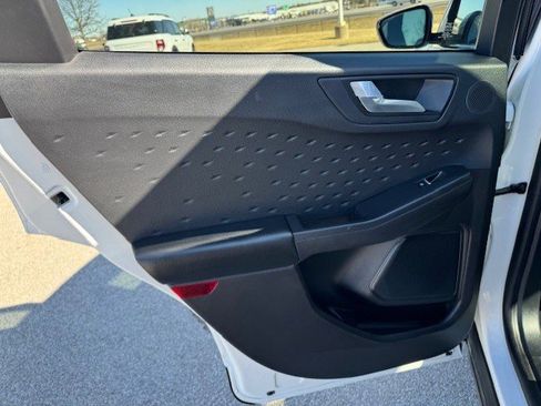 Used 2020 Ford Escape Titanium image 24