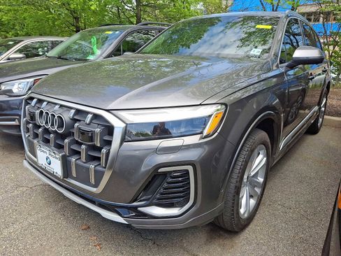 Used 2025 Audi Q7 2.0T Premium w/ Convenience Package AWD/4WD image 3