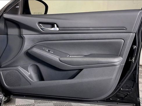 Certified 2025 Nissan Altima 2.5 SV w/ SV Premium Package FWD image 24