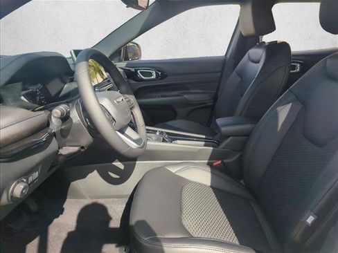 New 2026 Jeep Compass Latitude image 3