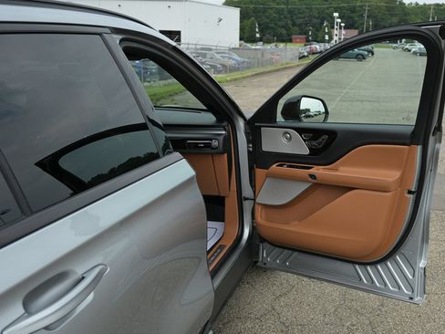 Used 2023 Lincoln Aviator Black Label w/ Jet Package AWD/4WD image 48