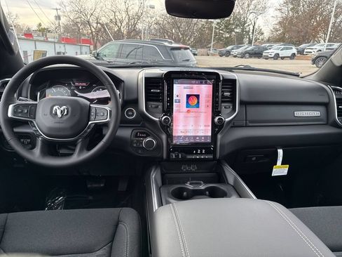 New 2026 RAM 1500 Big Horn AWD/4WD image 13