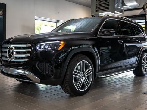 New 2025 Mercedes-Benz GLS 450 GLS 450 image 2