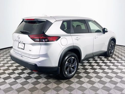 Used 2024 Nissan Rogue SV image 8