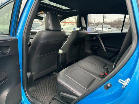 Used 2018 Toyota RAV4 SE w/ Power Extra Value Package image 9