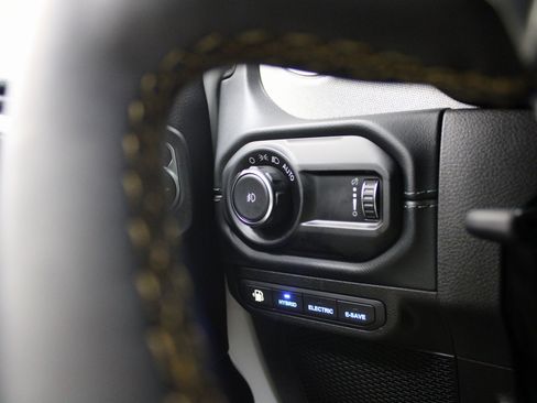 Used 2024 Jeep Wrangler Unlimited Sahara image 35