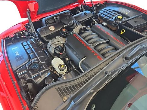 Used 2000 Chevrolet Corvette Convertible w/ Memory Pkg RWD image 18
