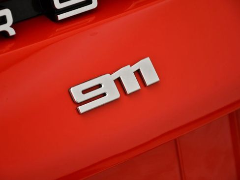 Used 2021 Porsche 911 Targa 4S Heritage Design image 11