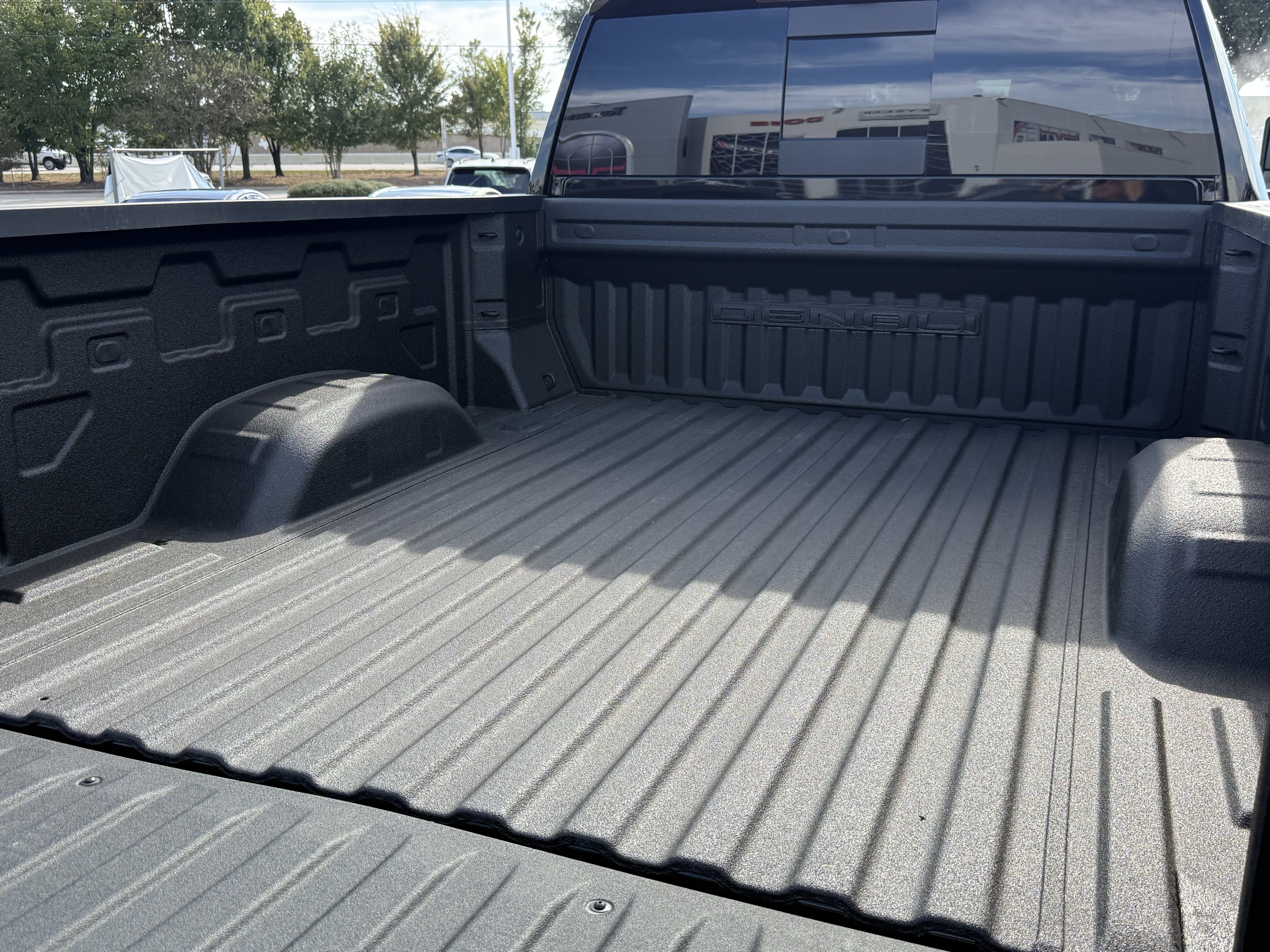 Used 2021 GMC Sierra 2500 Denali w/ Denali Black Diamond Edition AWD/4WD image 31