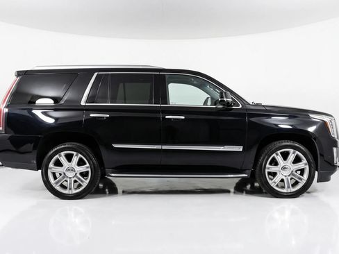 Used 2018 Cadillac Escalade Luxury AWD/4WD image 3