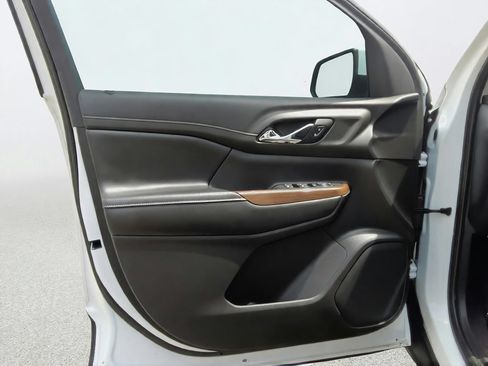 Used 2019 GMC Acadia SLE FWD image 17